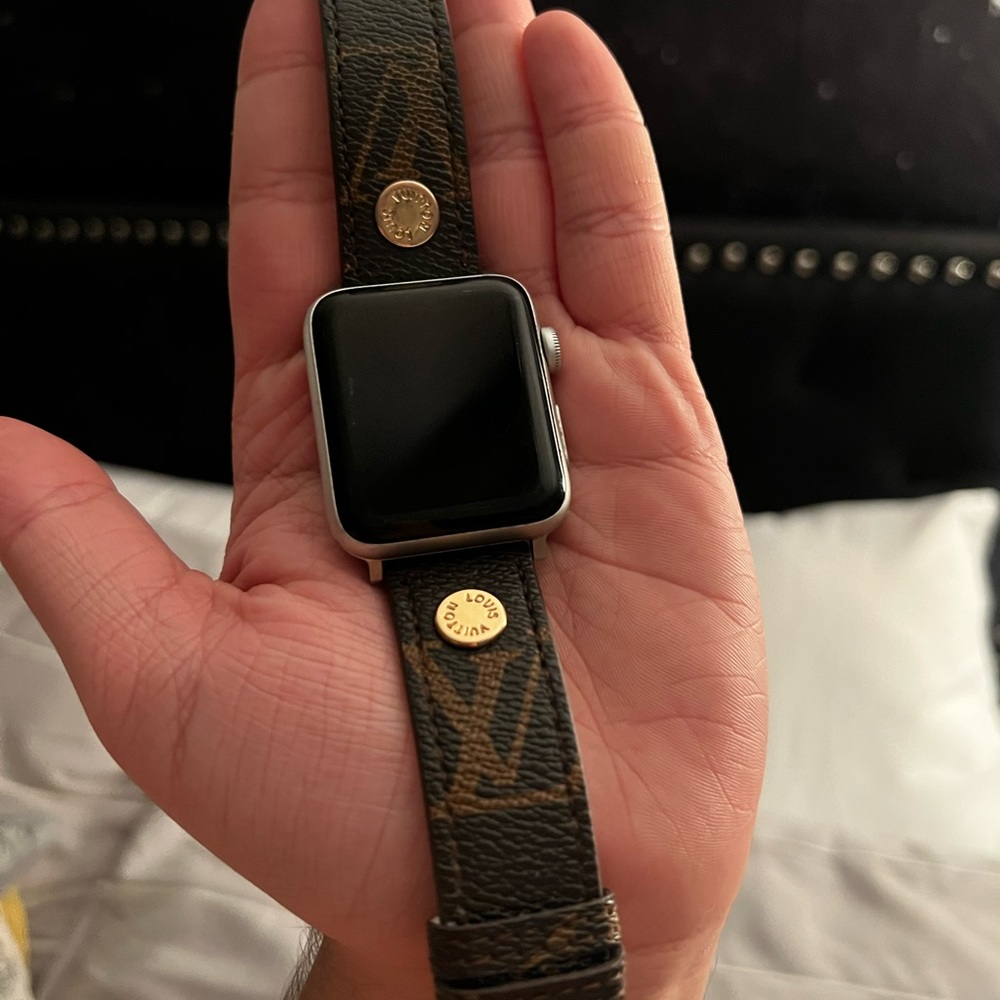 Apple Watch series 2 42mm for sale! ONLY selling because I ordered the series 8